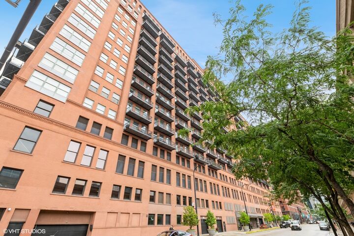 Property Photo:  165 N Canal Street 719  IL 60606 