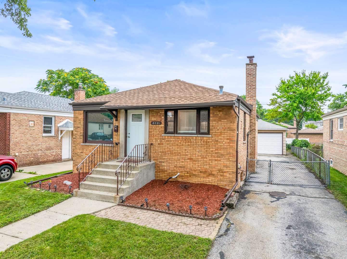 Property Photo: 8821 S Troy Avenue IL 60805