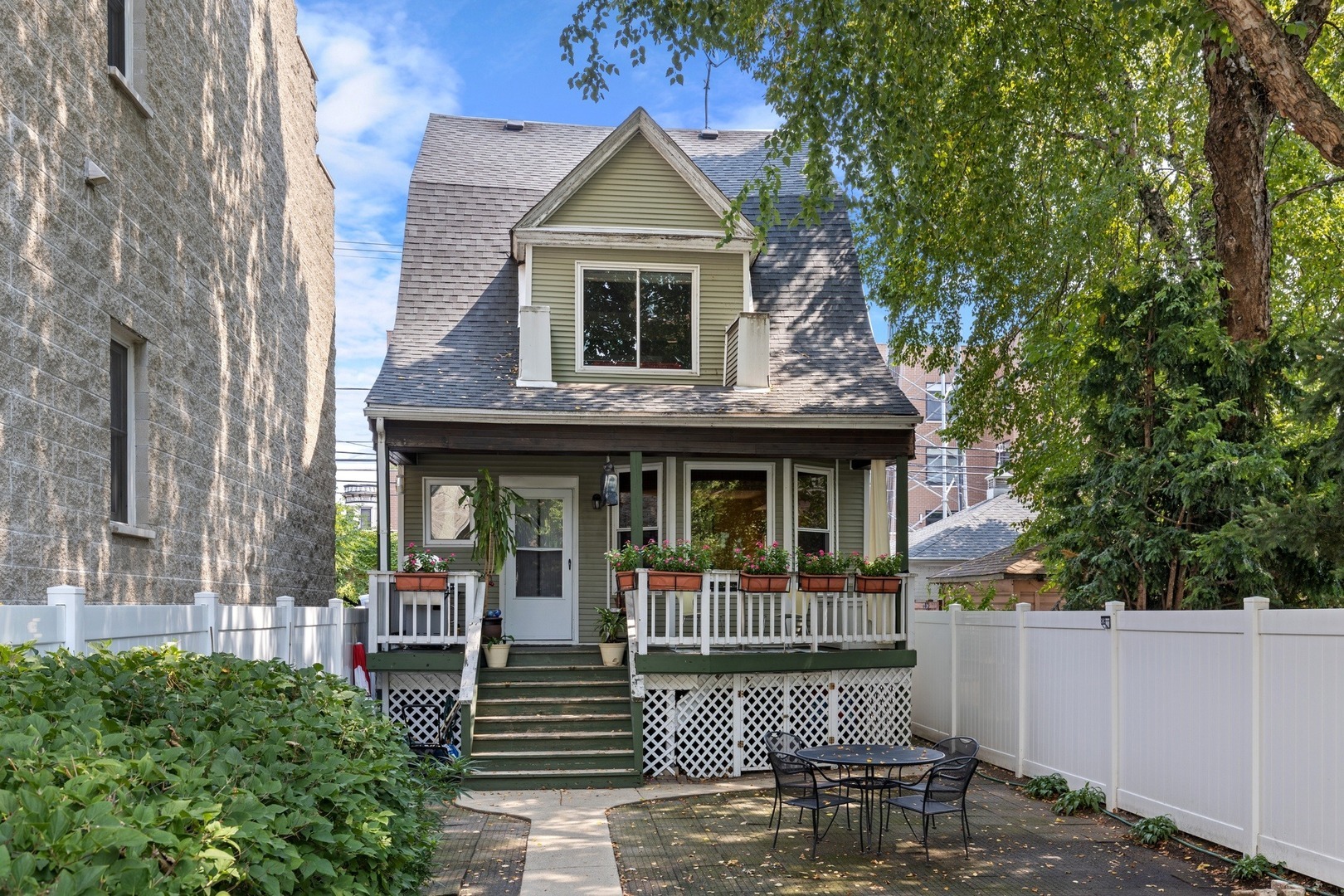 Property Photo:  4911 N Ashland Avenue  IL 60640 