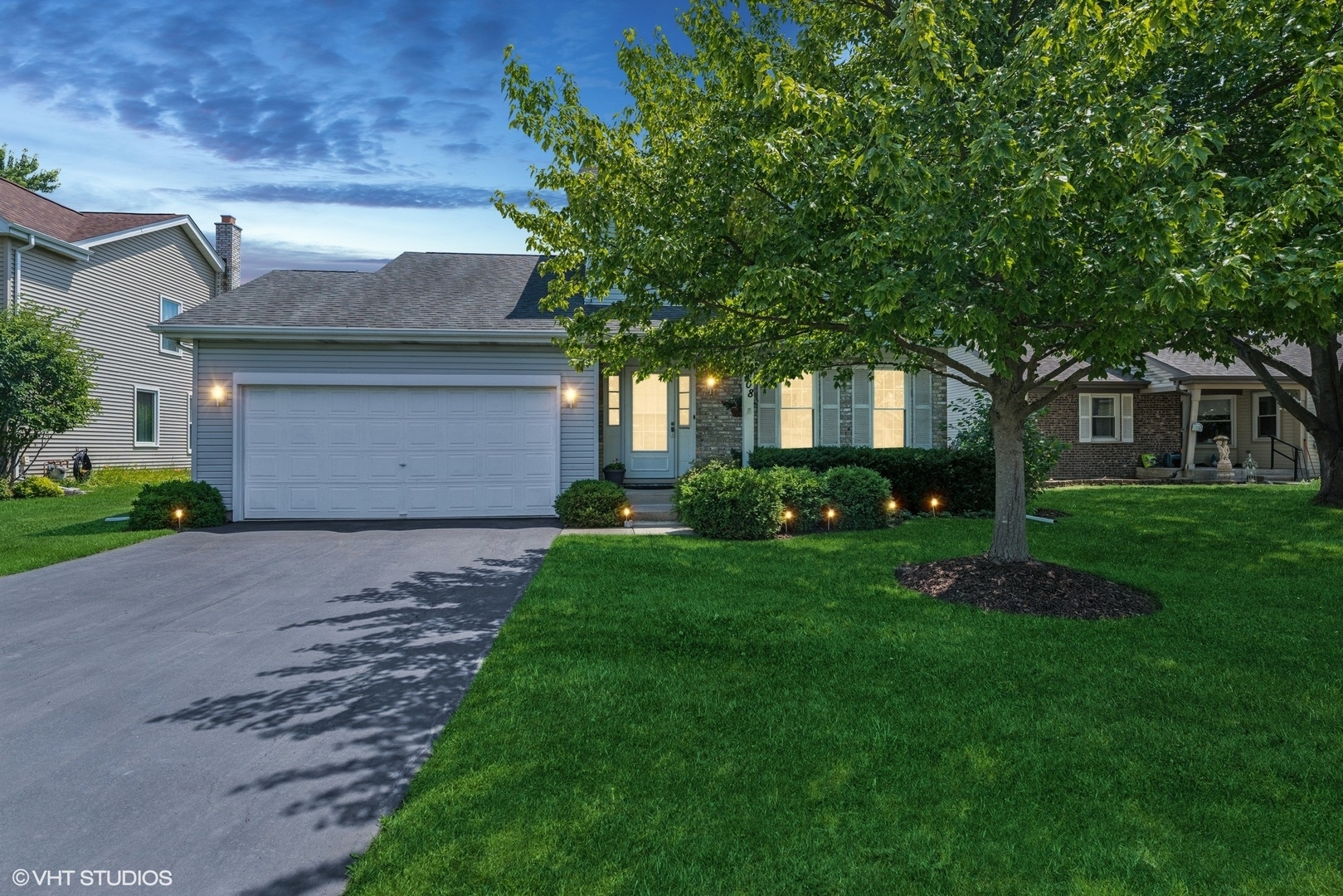 Property Photo: 508 Indian Ridge Trail IL 60084
