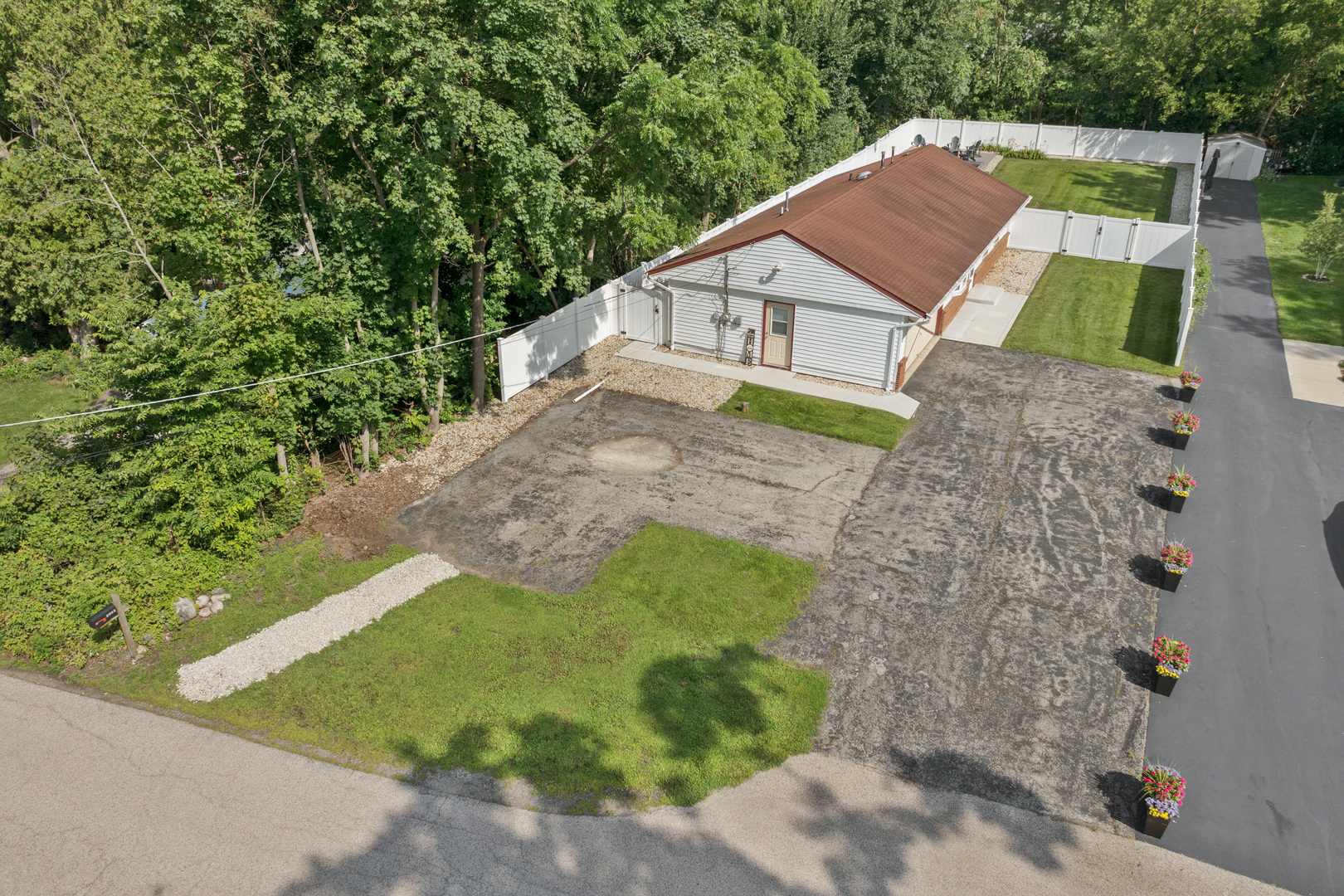 Property Photo: 2912 Grove Lane IL 60013