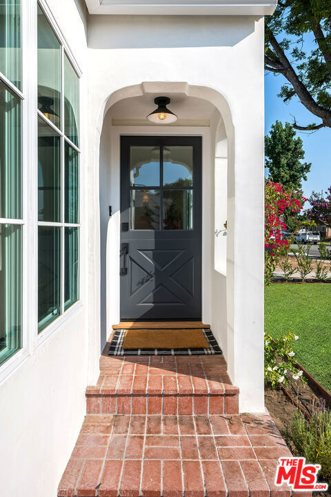 Property Photo: 1108 N Lima Street CA 91505