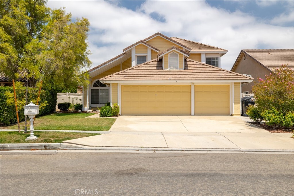 Property Photo: 1211 Mayfair Drive CA 92882