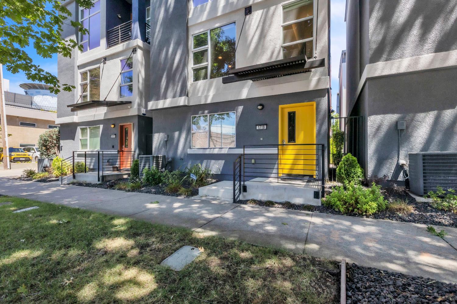Property Photo:  1719 6th Street  CA 95811 