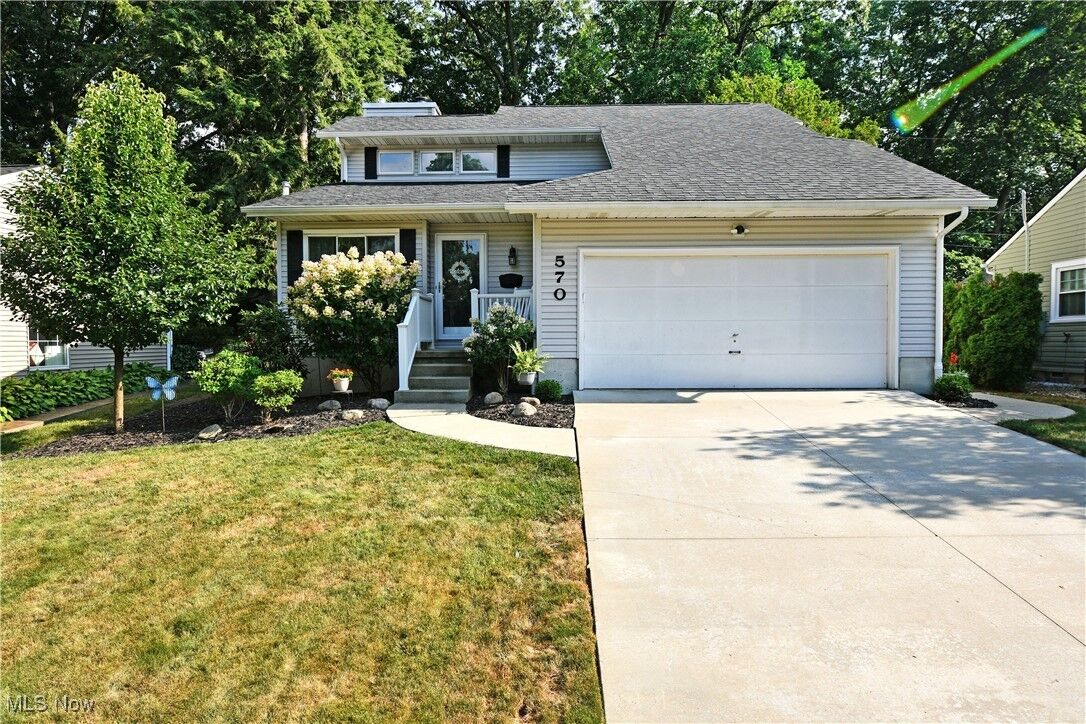 Property Photo:  570 Palisades Drive  OH 44303