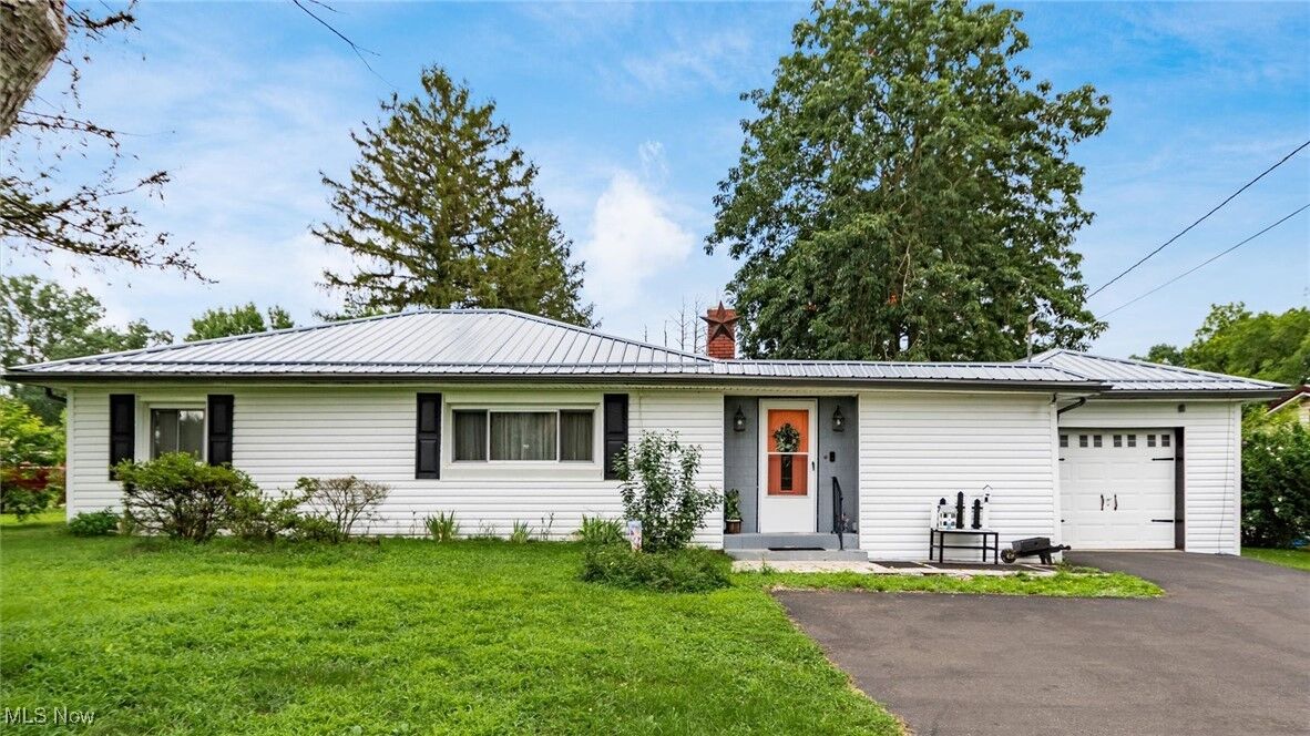 Property Photo:  1690 Potts Lane  OH 43701 