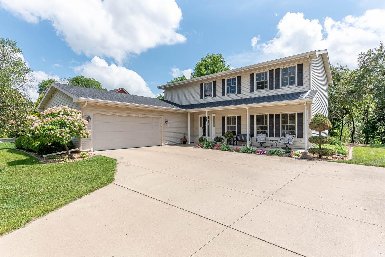 Property Photo: 1030 Oak Terrace Drive MN 56003