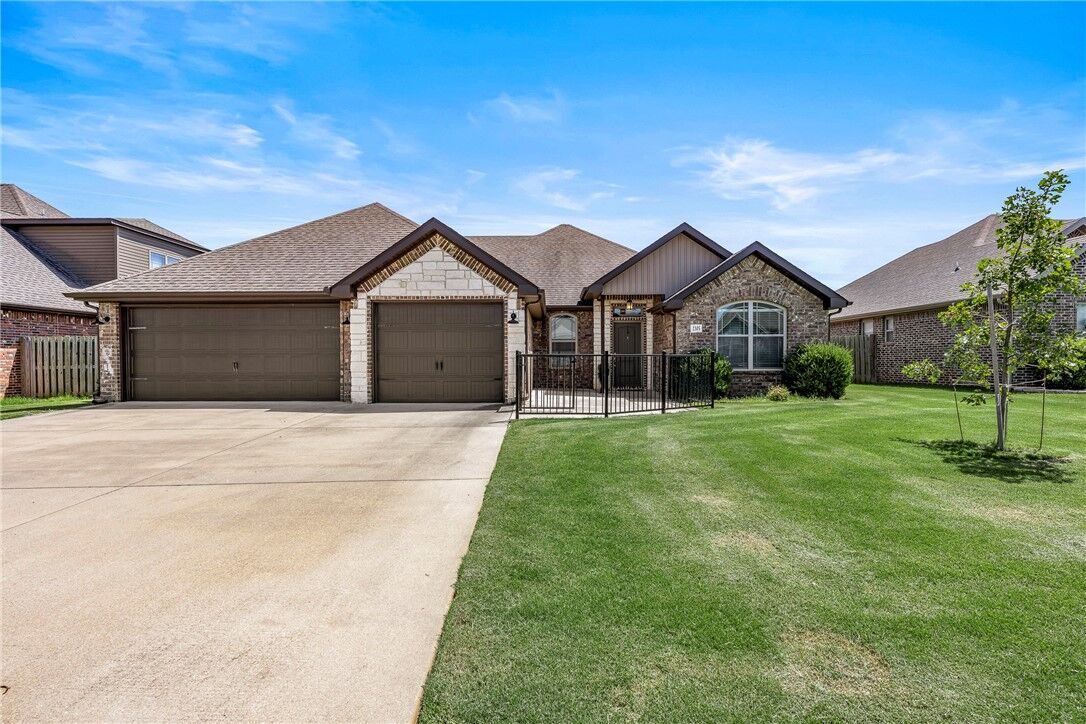 Property Photo:  2305 Montana Avenue  AR 72713 