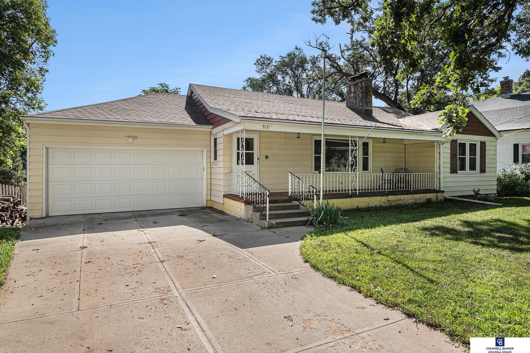 Property Photo: 513 Bellevue Boulevard NE 68005
