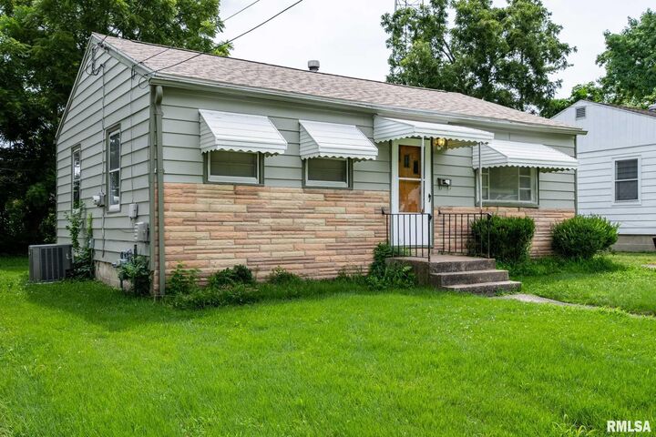 Property Photo:  511 N Davis Street  IL 62901 