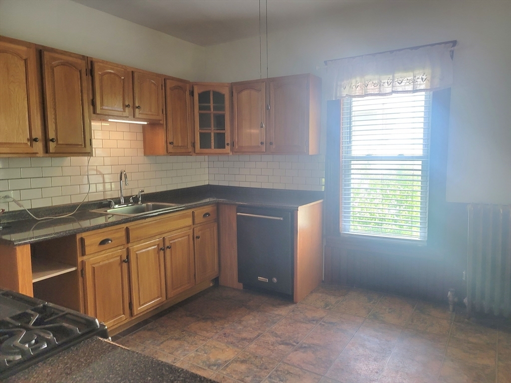 Property Photo:  32 Paine St 2  MA 01605 