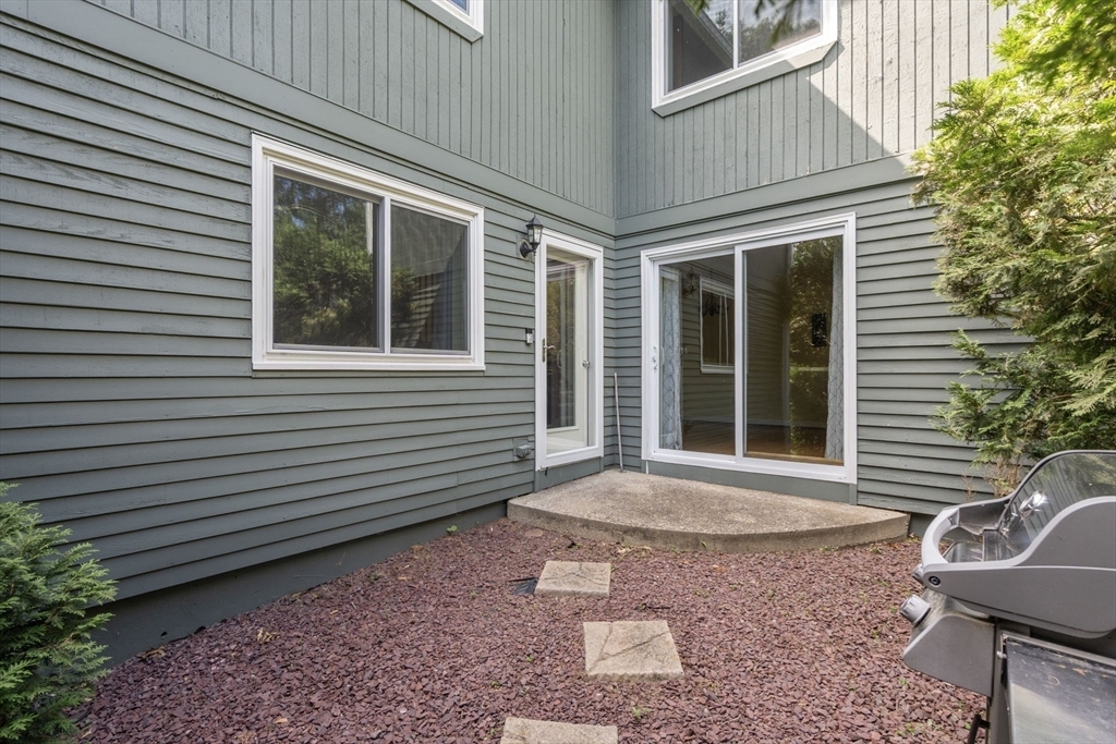 Property Photo:  5 Loyalist Dr 5  MA 01569 
