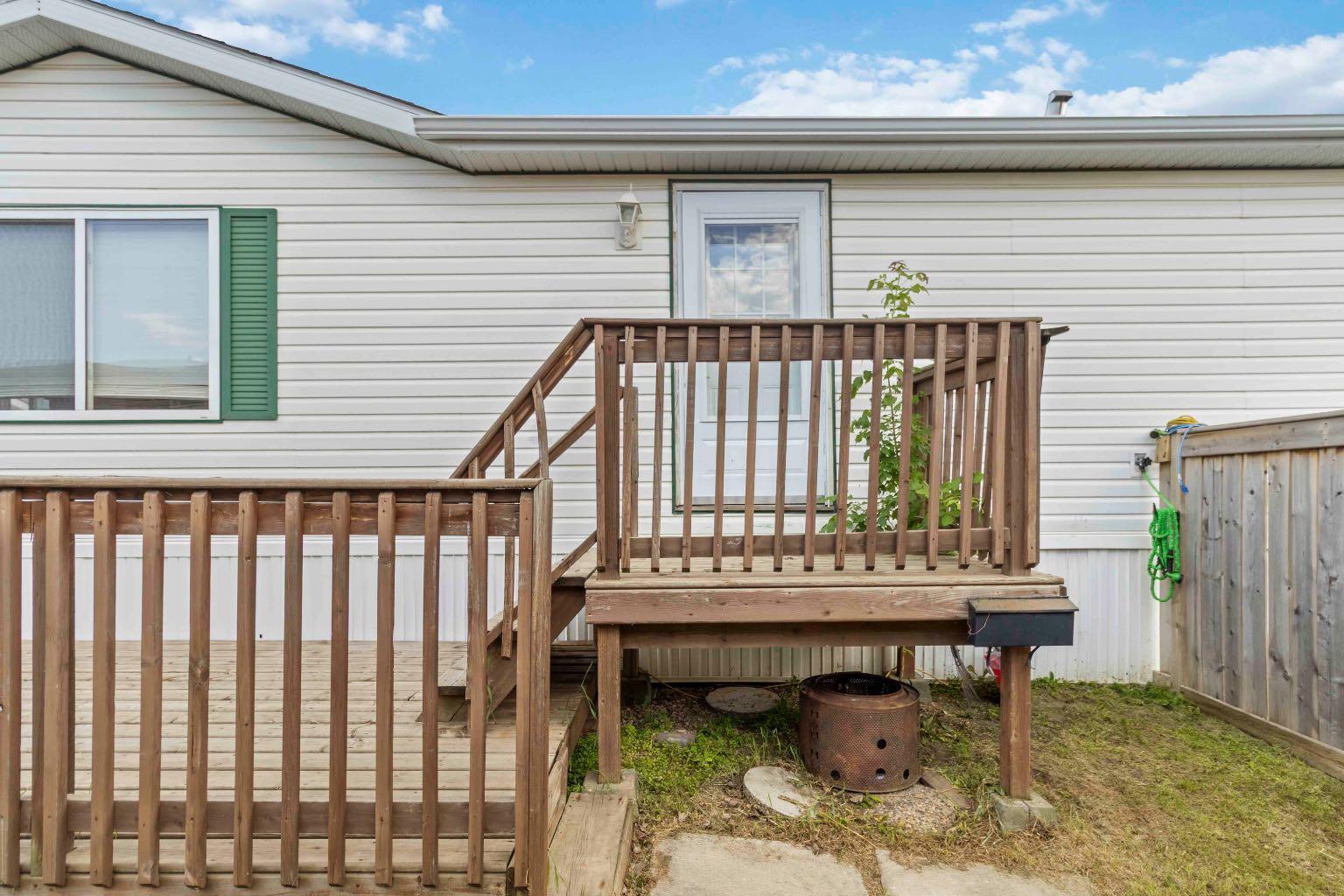 Photo de la propriété: 128 Caouette Crescent AB T9K 2H5