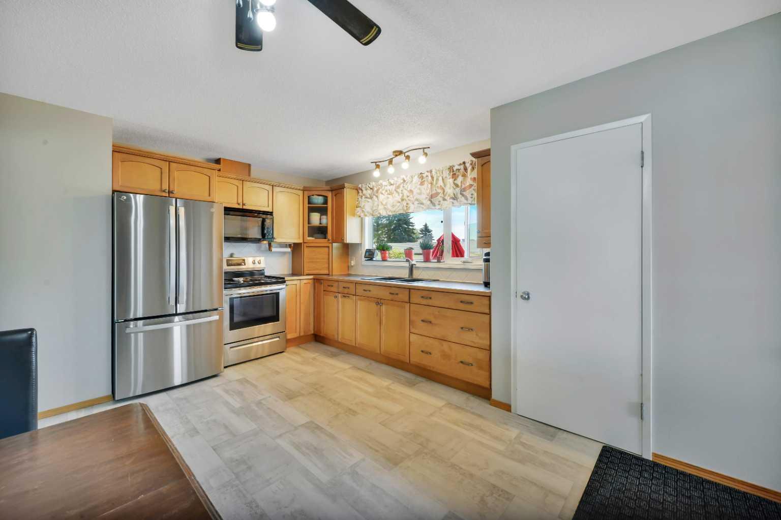 Property Photo:  17 Osbourne Street  AB T4N 5C1 