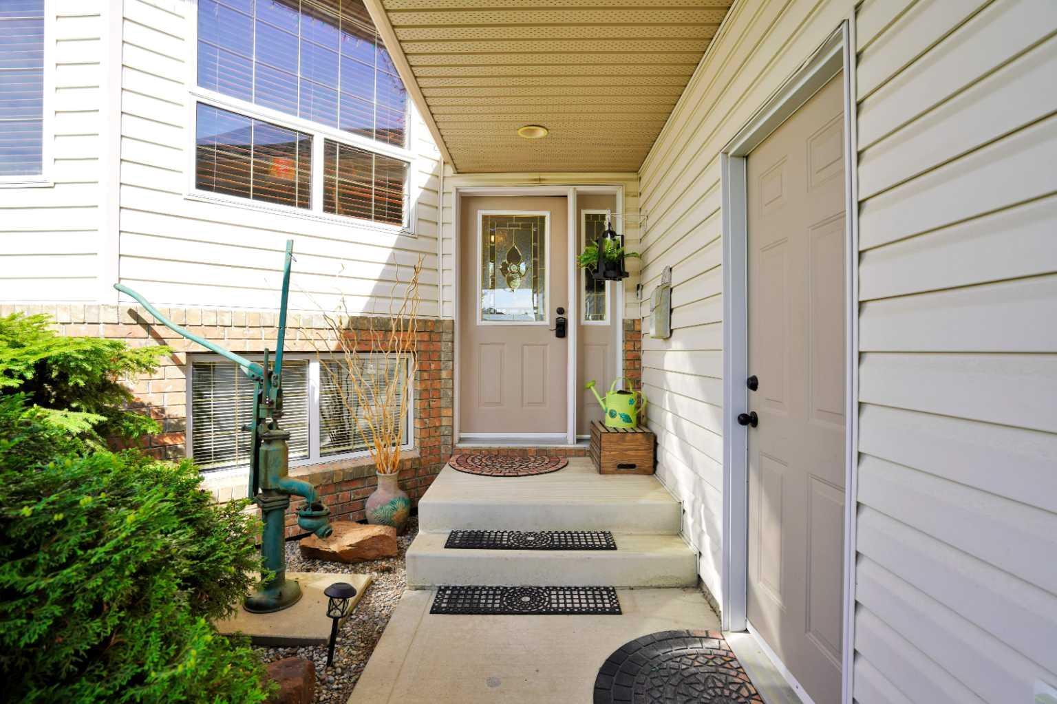 Property Photo: 7 Revie Close AB T4P 3N9
