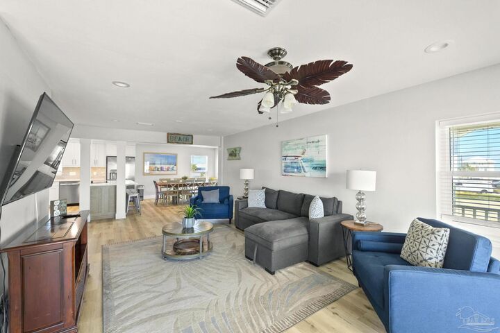 Property Photo: 1303 Ariola Dr FL 32561