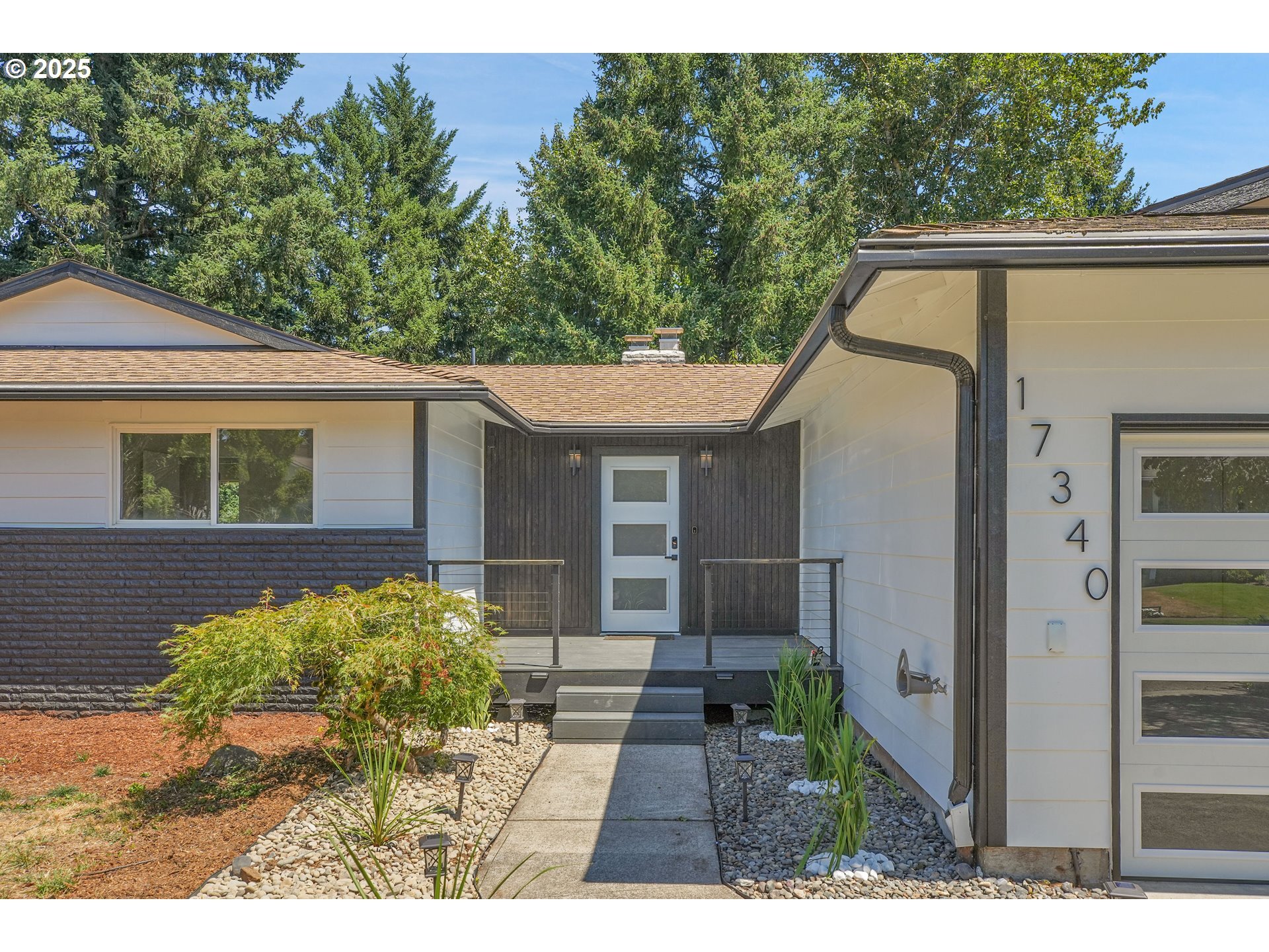 Property Photo: 17340 Crownview Dr OR 97027