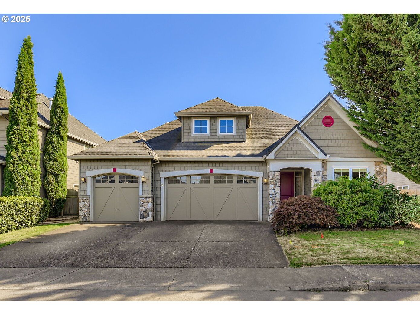 Property Photo:  1339 SE 15th Ave  OR 97013 