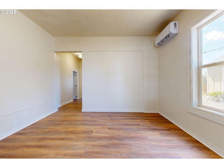 Property Photo: 611 SW 3rd St OR 97801