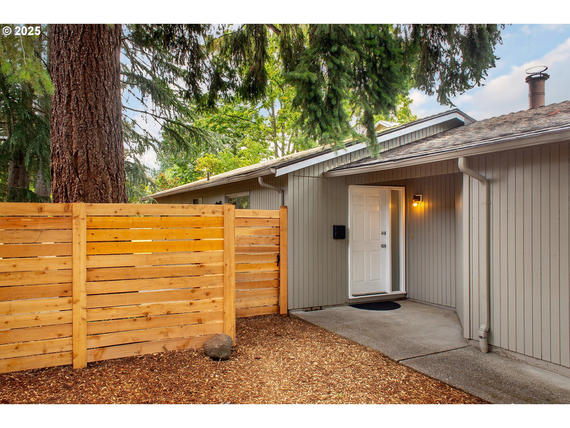 Property Photo: 5506 SE 89th Ave OR 97266