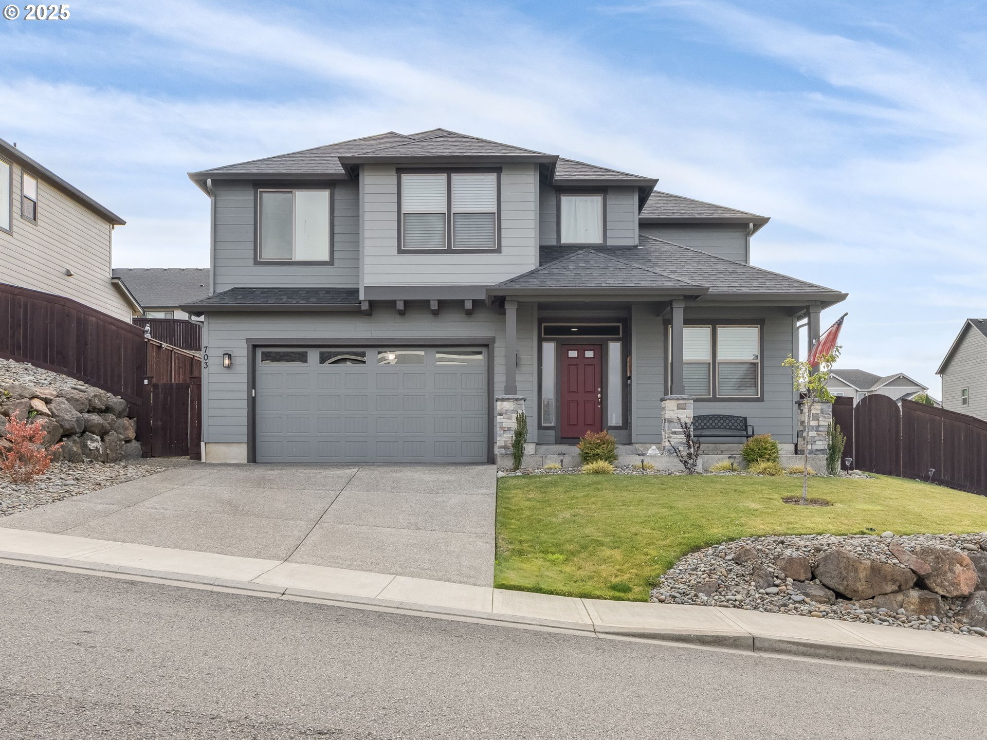 Property Photo: 703 E Tanoak Ave WA 98629