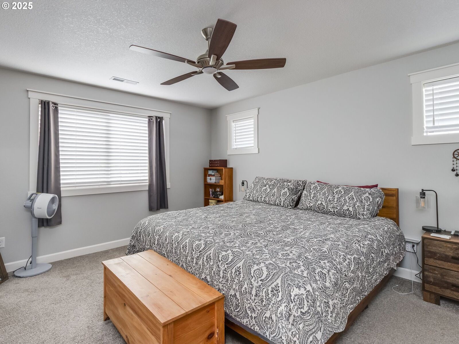 Property Photo: 703 E Tanoak Ave WA 98629