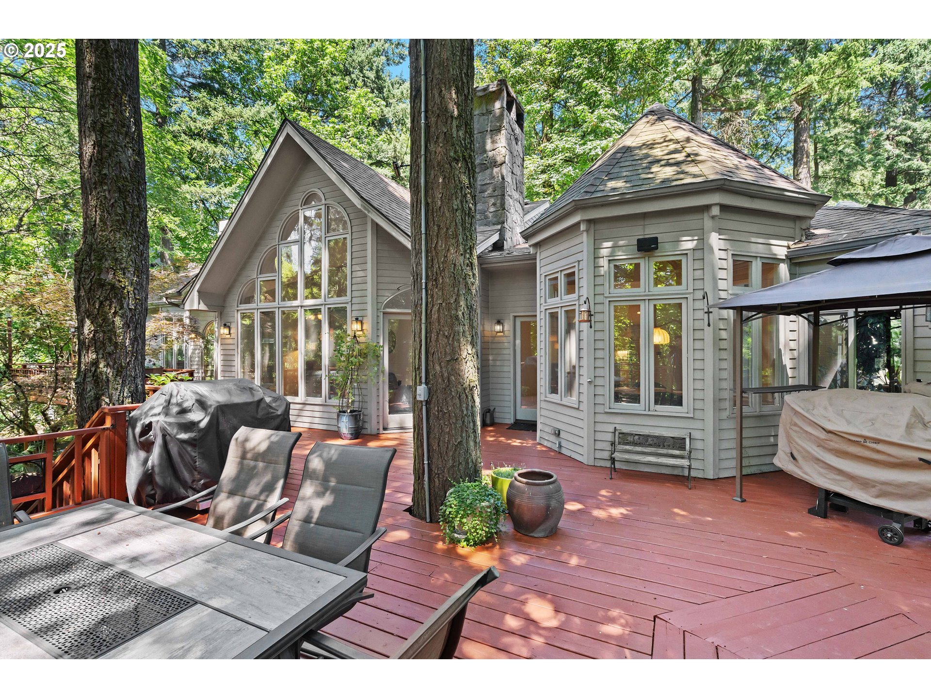 Property Photo: 5112 SW Hewett Blvd OR 97221