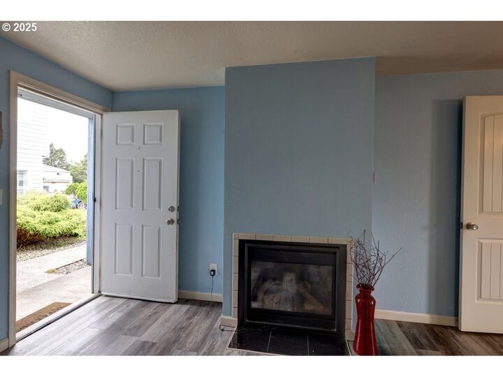 Property Photo: 870 S Holladay Dr OR 97138