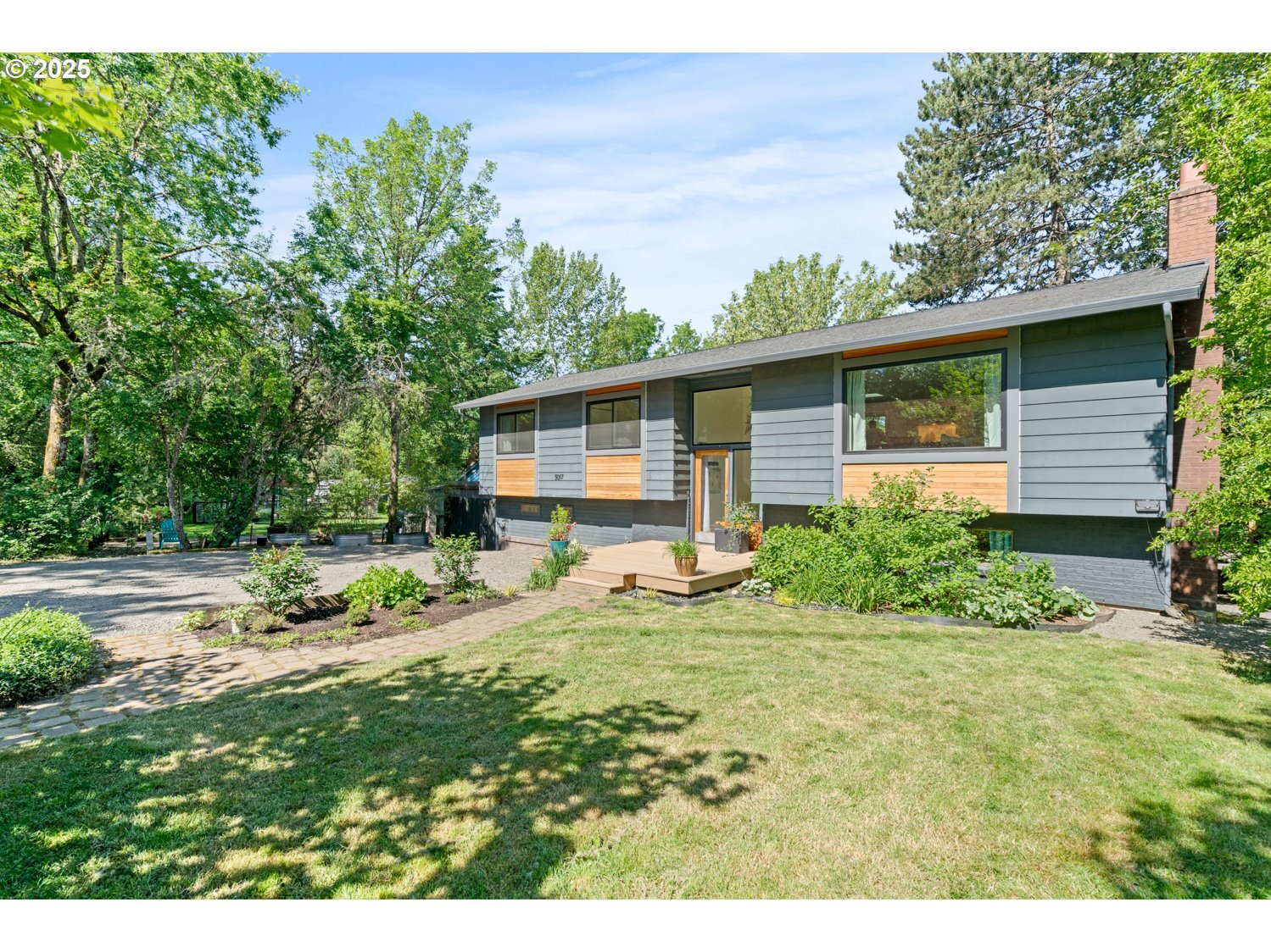 Property Photo: 5017 SW Fairvale Ct OR 97221