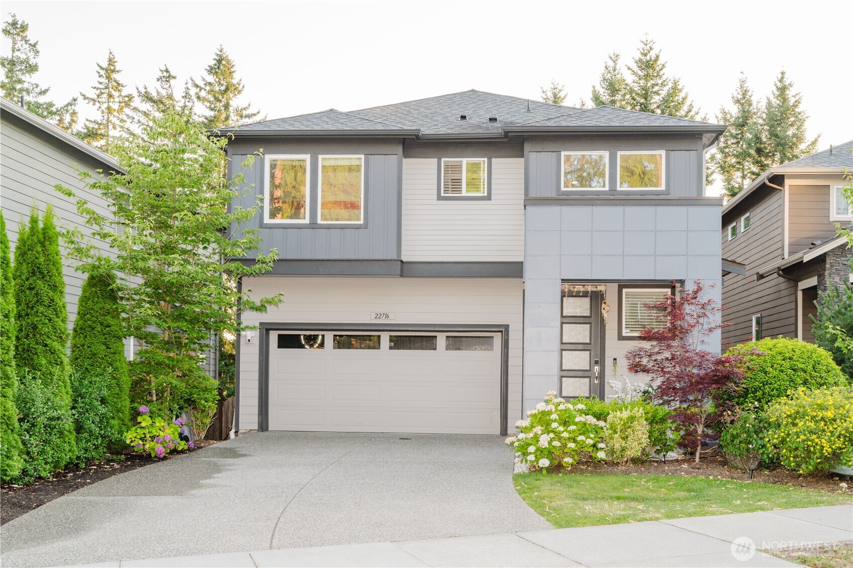 Property Photo:  22716  41st Drive SE 41  WA 98021 