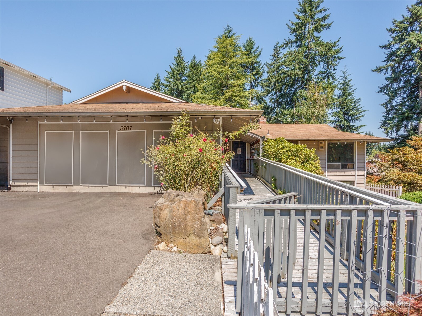 5707  173rd Place SW  Lynnwood WA 98037 photo