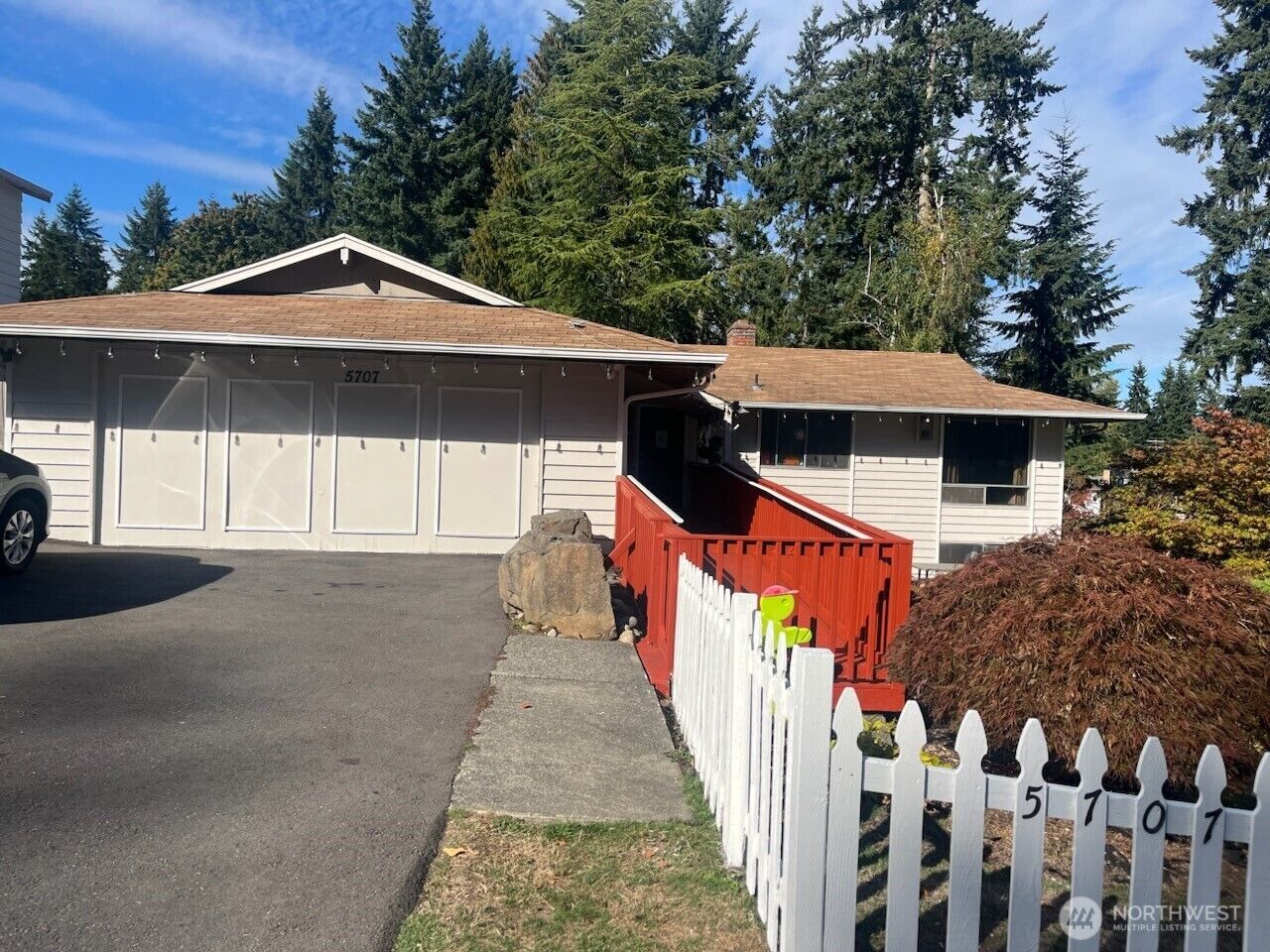 Property Photo:  5707  173rd Place SW  WA 98037 