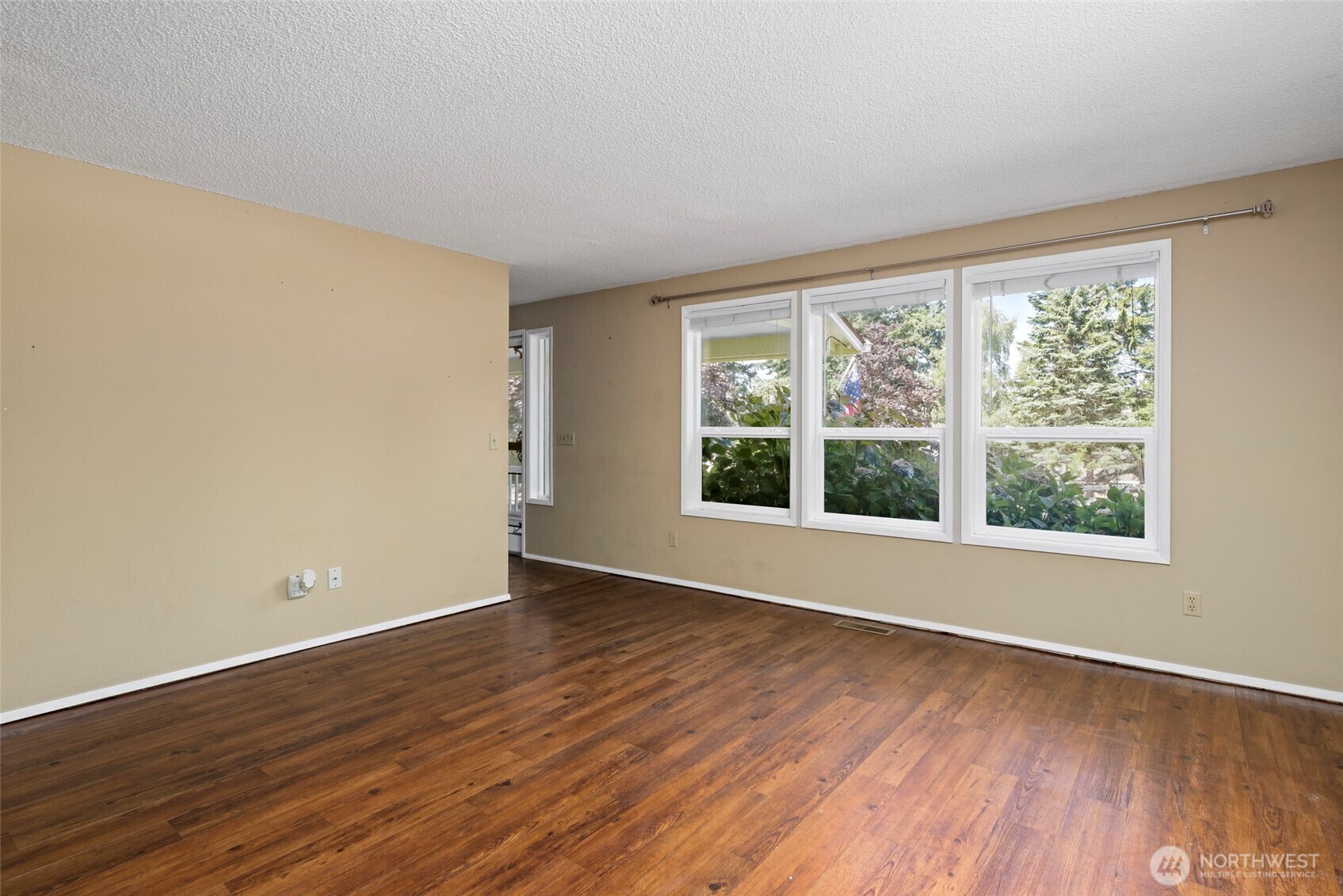 Property Photo:  2122  Colonial Way  WA 98277 