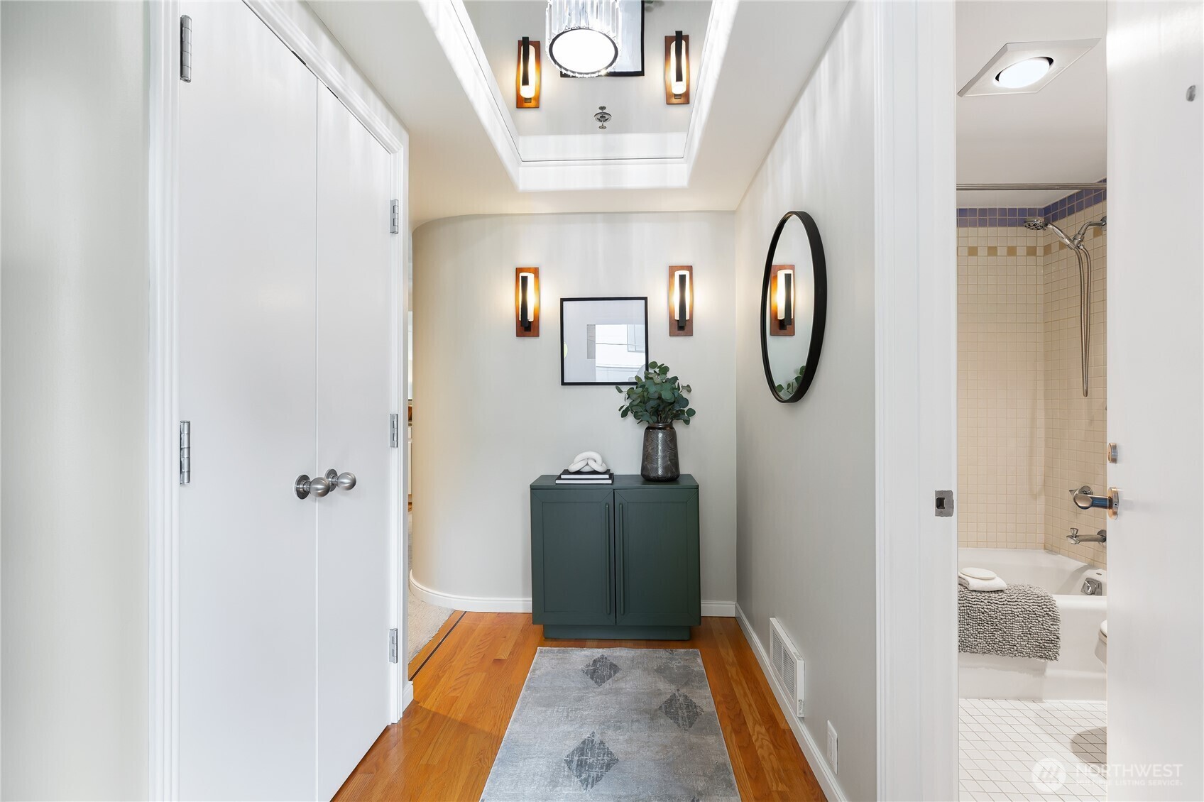 Property Photo: 2120 8th Avenue N 301 WA 98109