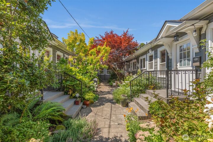 Property Photo:  421  10th Avenue E F  WA 98102 