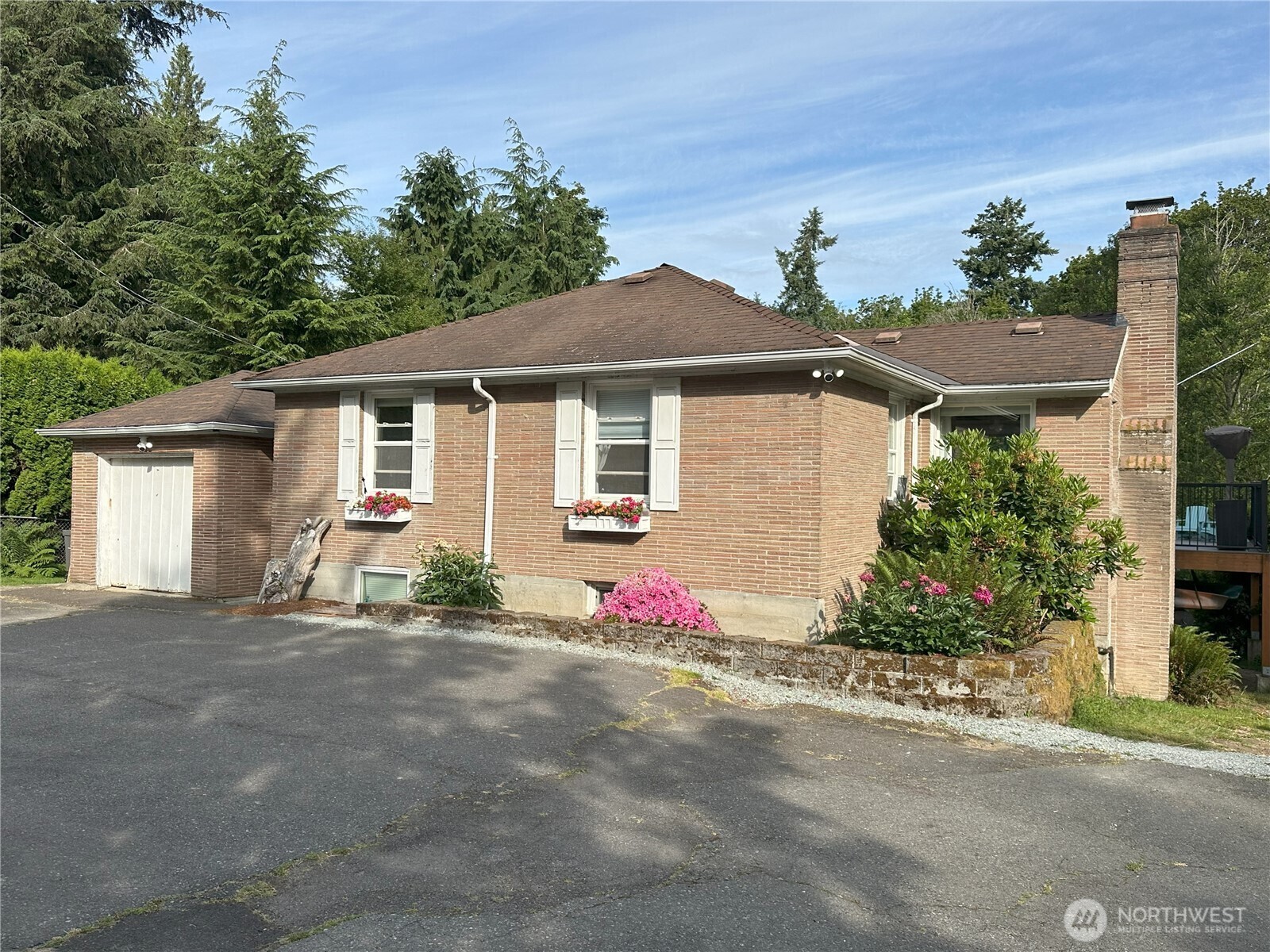 Property Photo: 16867 2nd Avenue SW WA 98166
