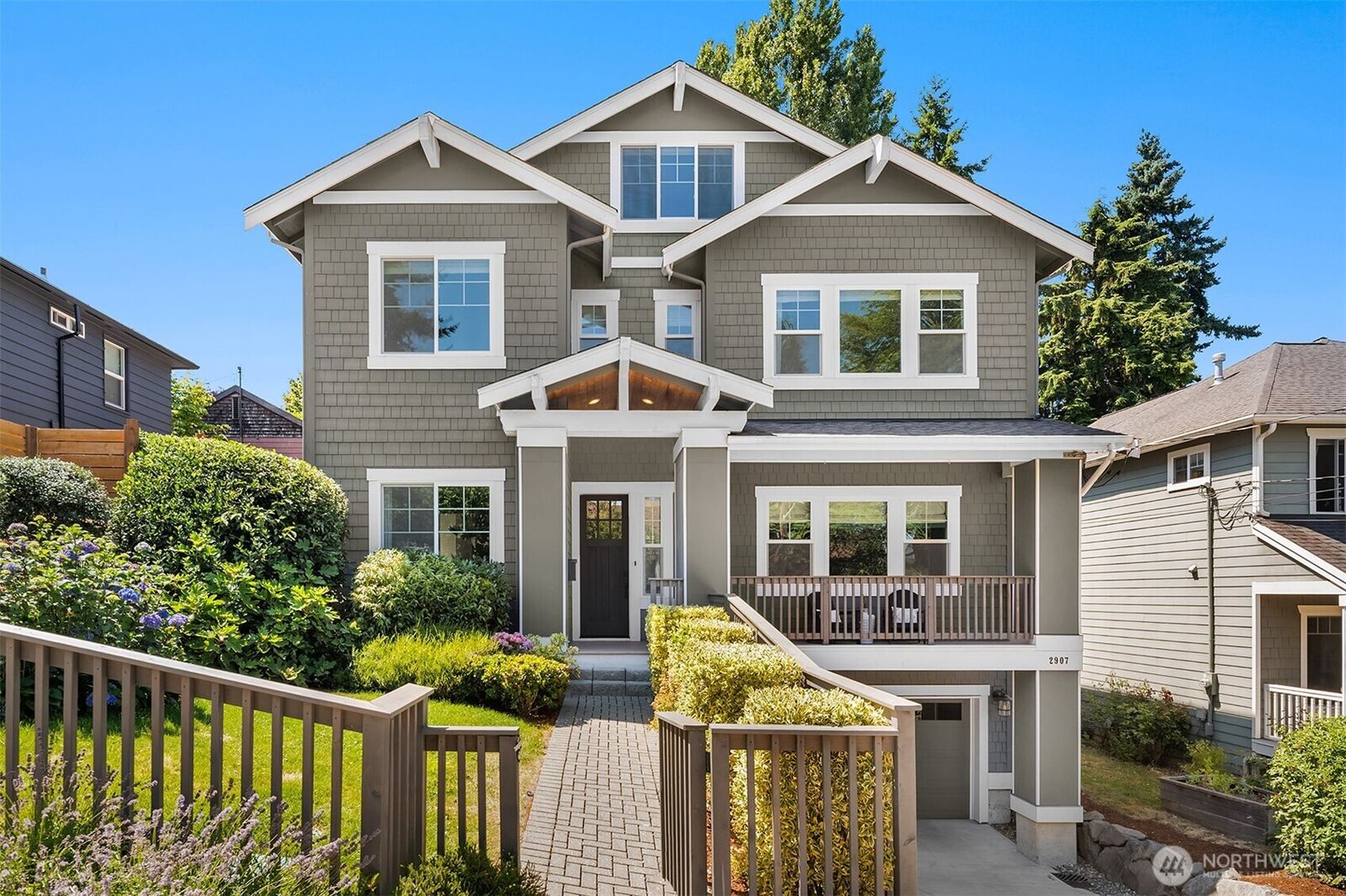 Property Photo: 2907 Queen Anne Avenue N WA 98109