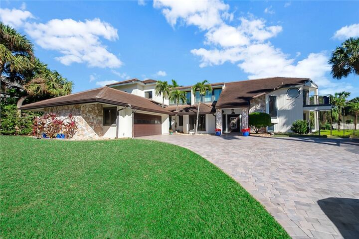 Property Photo: 136 Anchor Drive FL 32963
