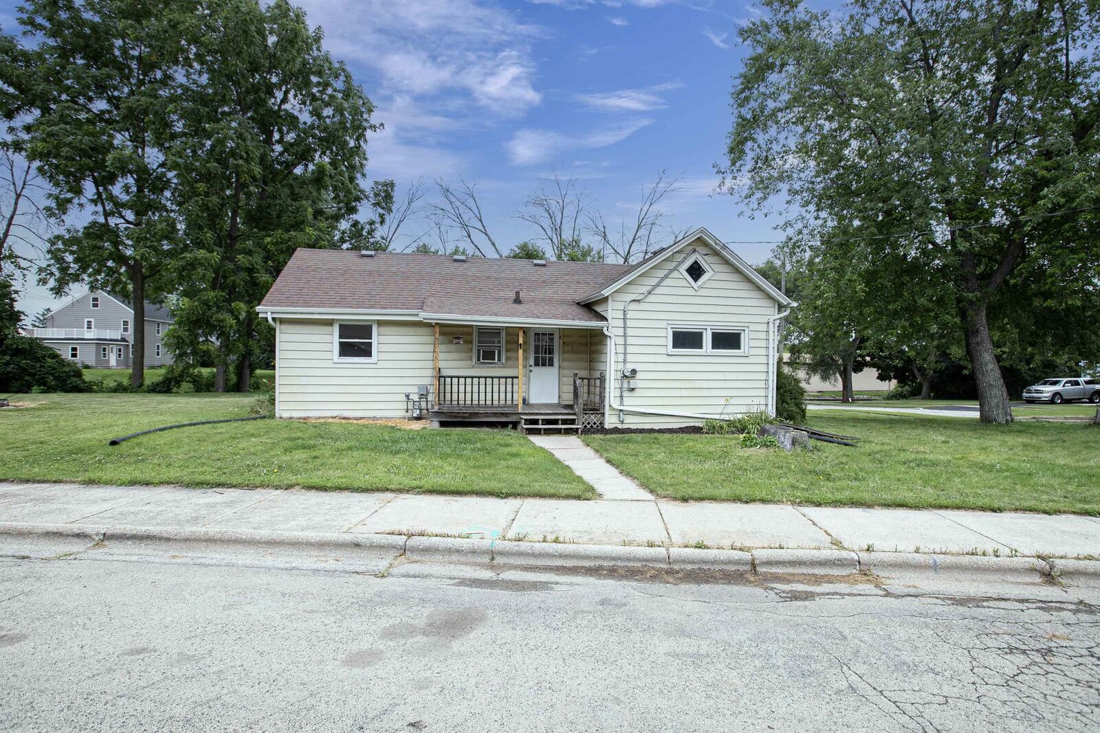Property Photo: 1001 Oviatt Street WI 54130