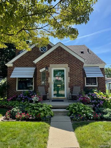 Property Photo: 1845 Edgewood Street MI 48124