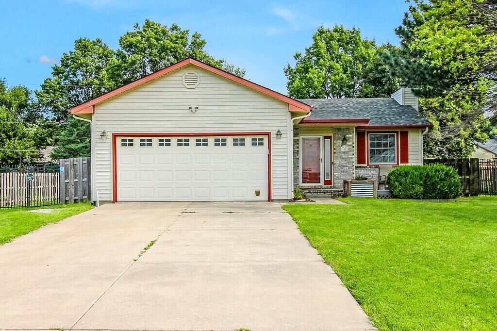 Property Photo: 620 E School St KS 67133