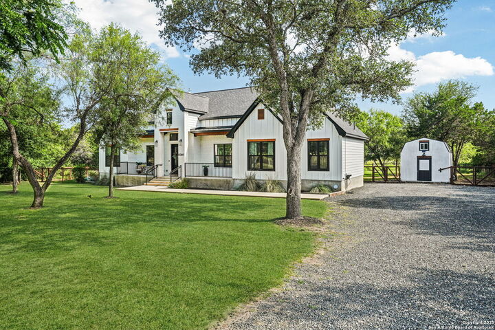 Property Photo: 11260 Beverly Hills TX 78023