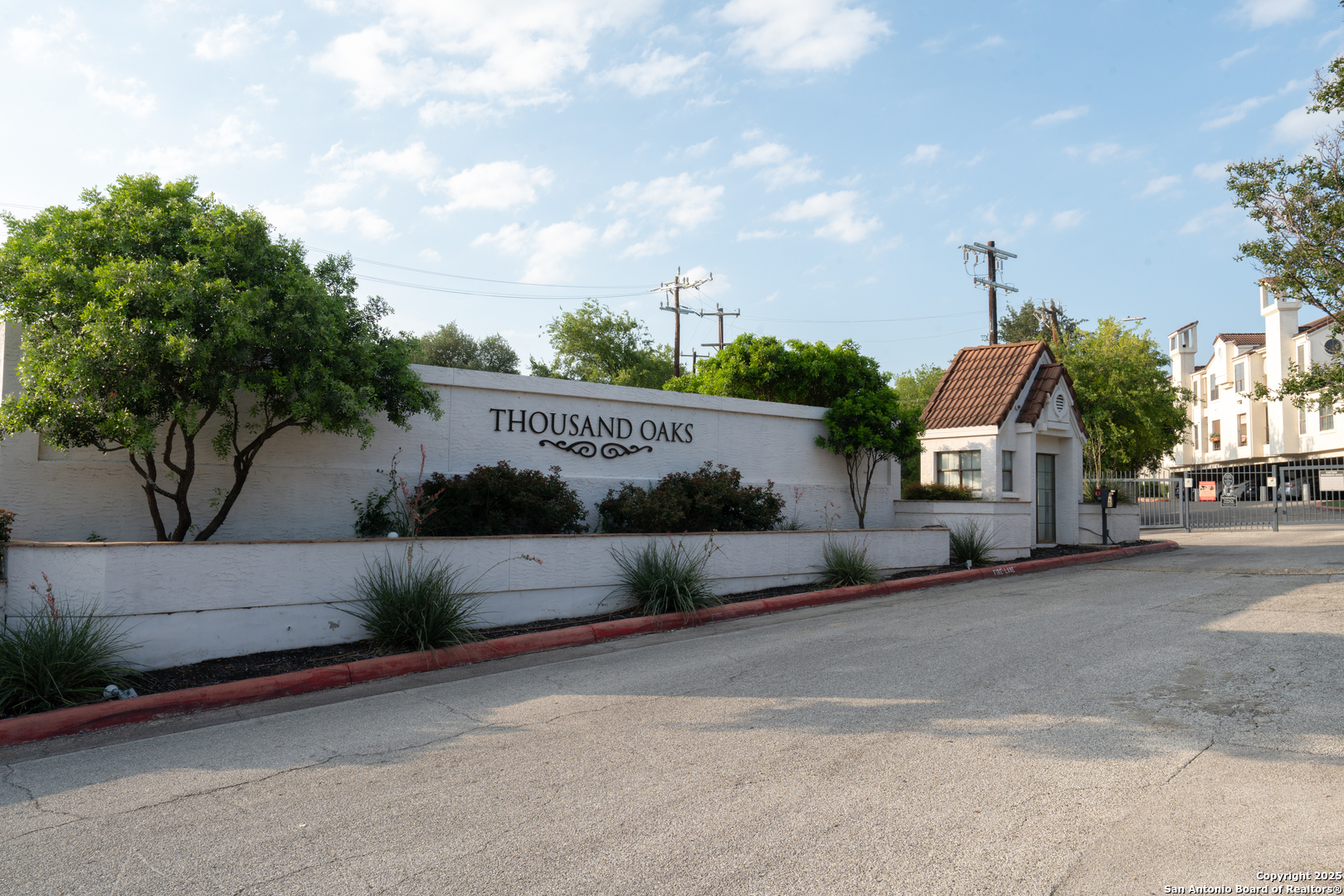 Property Photo: 2255 Thousand Oaks Dr 105 TX 78232