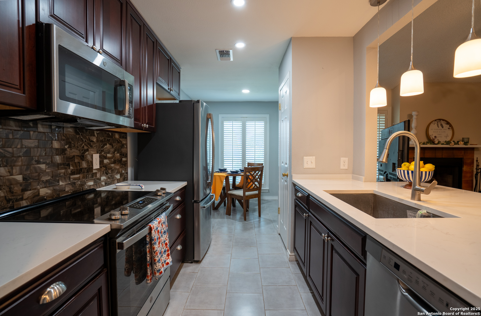 Property Photo:  2255 Thousand Oaks Dr 105  TX 78232 