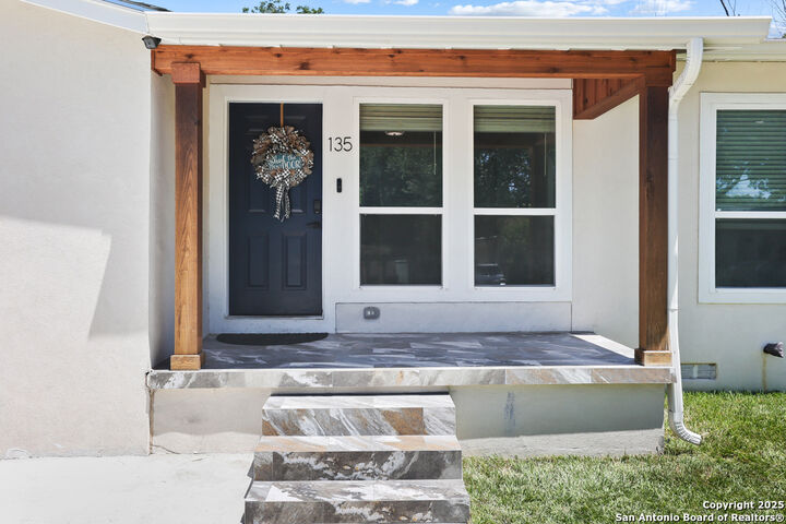 Property Photo: 135 Saratoga TX 78213