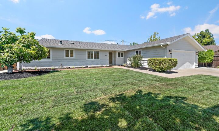 Property Photo: 907 Bainbridge Ct CA 94087