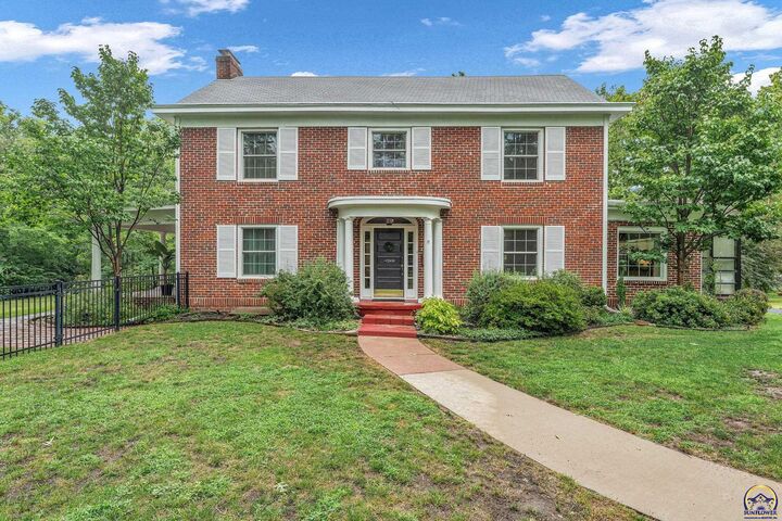 2410 SW Sunset Ct  Topeka KS 66604 photo