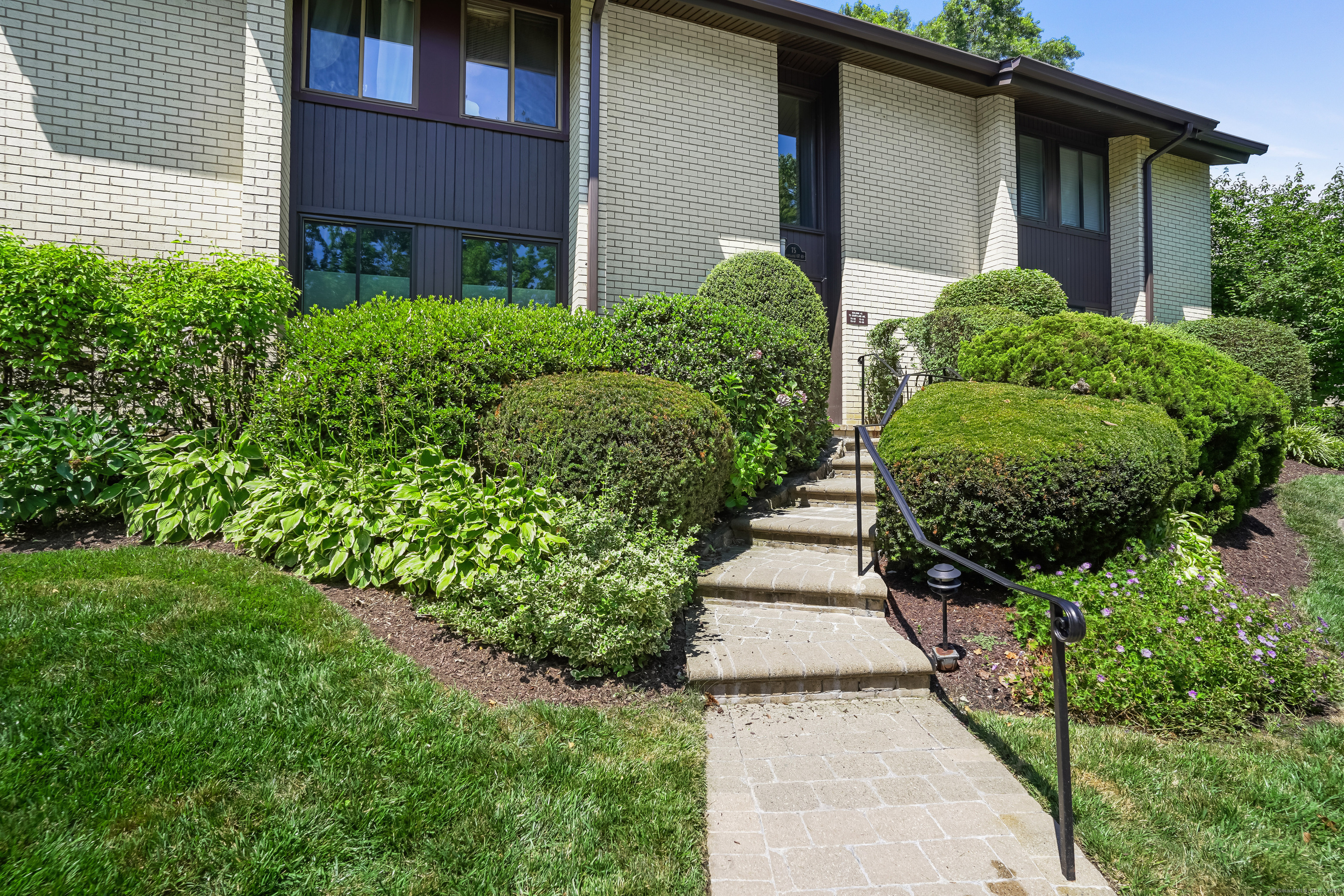 Property Photo: 75 Courtland Avenue 9 CT 06902