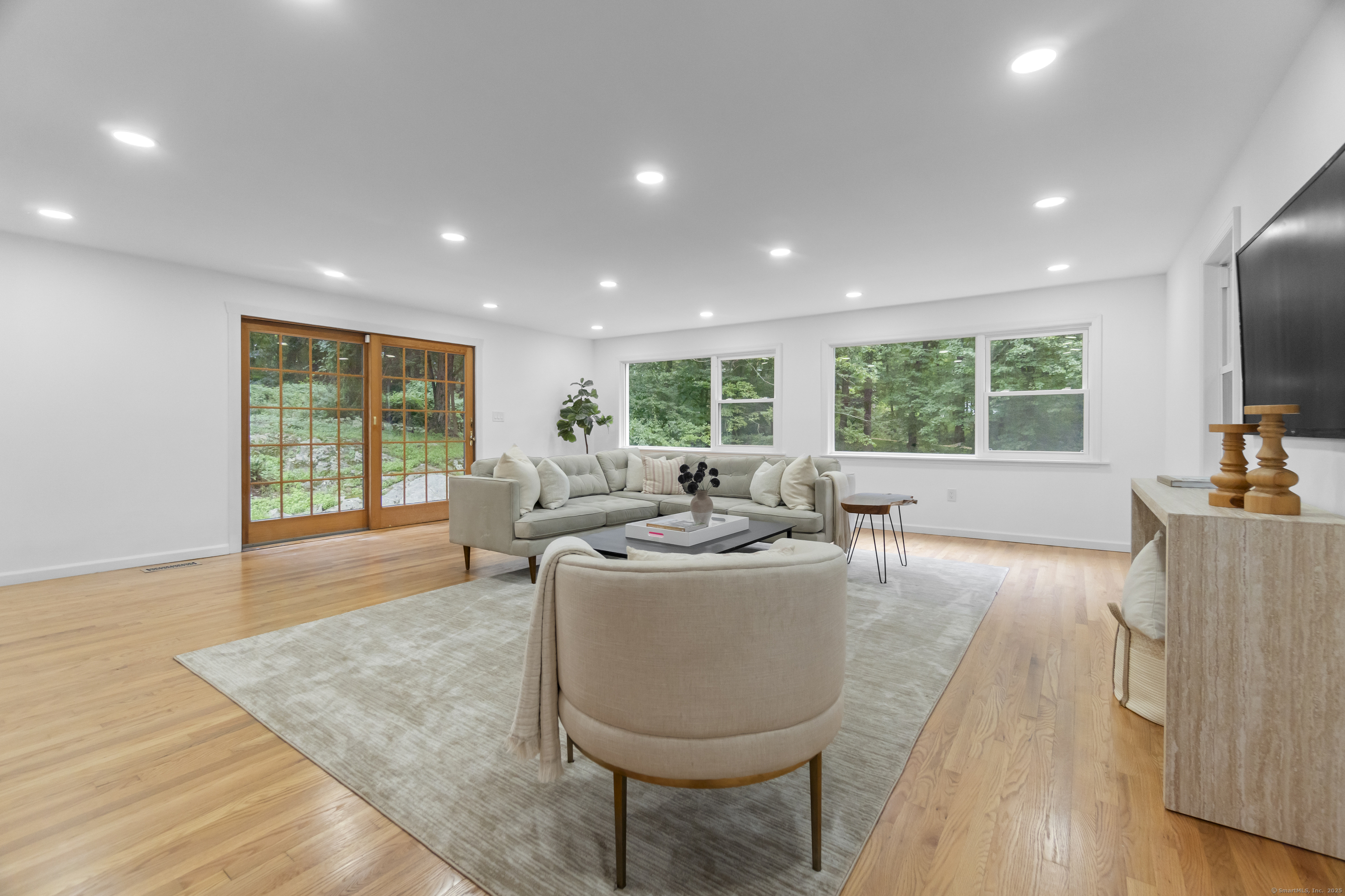 Property Photo:  20 Ravenwood Drive  CT 06883 