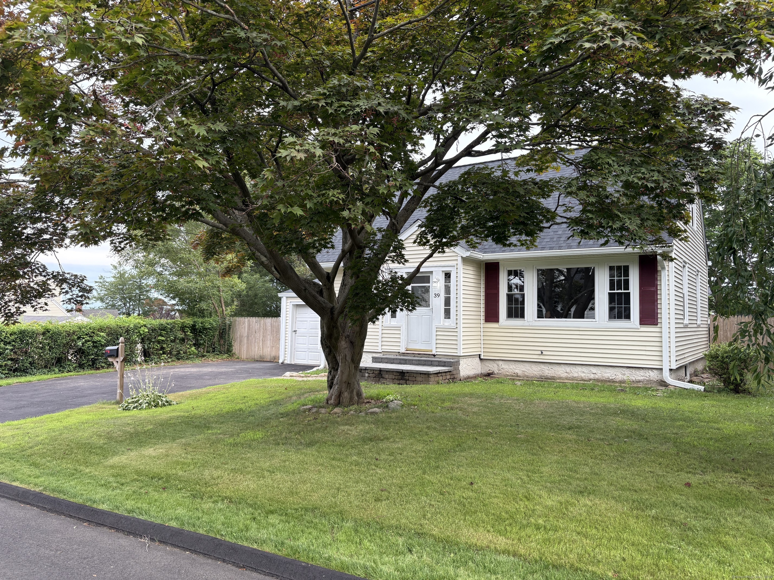 Property Photo: 39 Calvert Place CT 06606